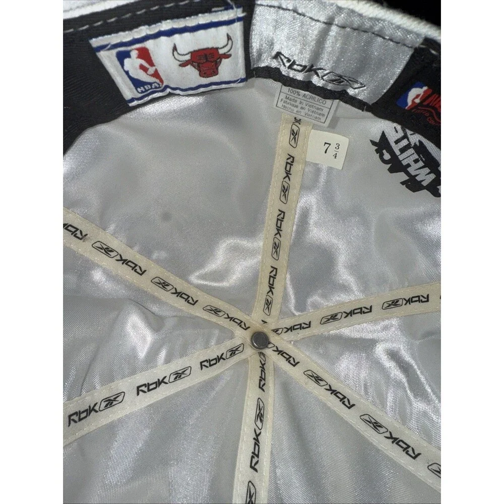 Vintage Chicago Bulls Black/White Reebok Men’s 7 3/4 Fitted Hat